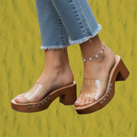 Very Comfy Clogs - Picture 2 of 3